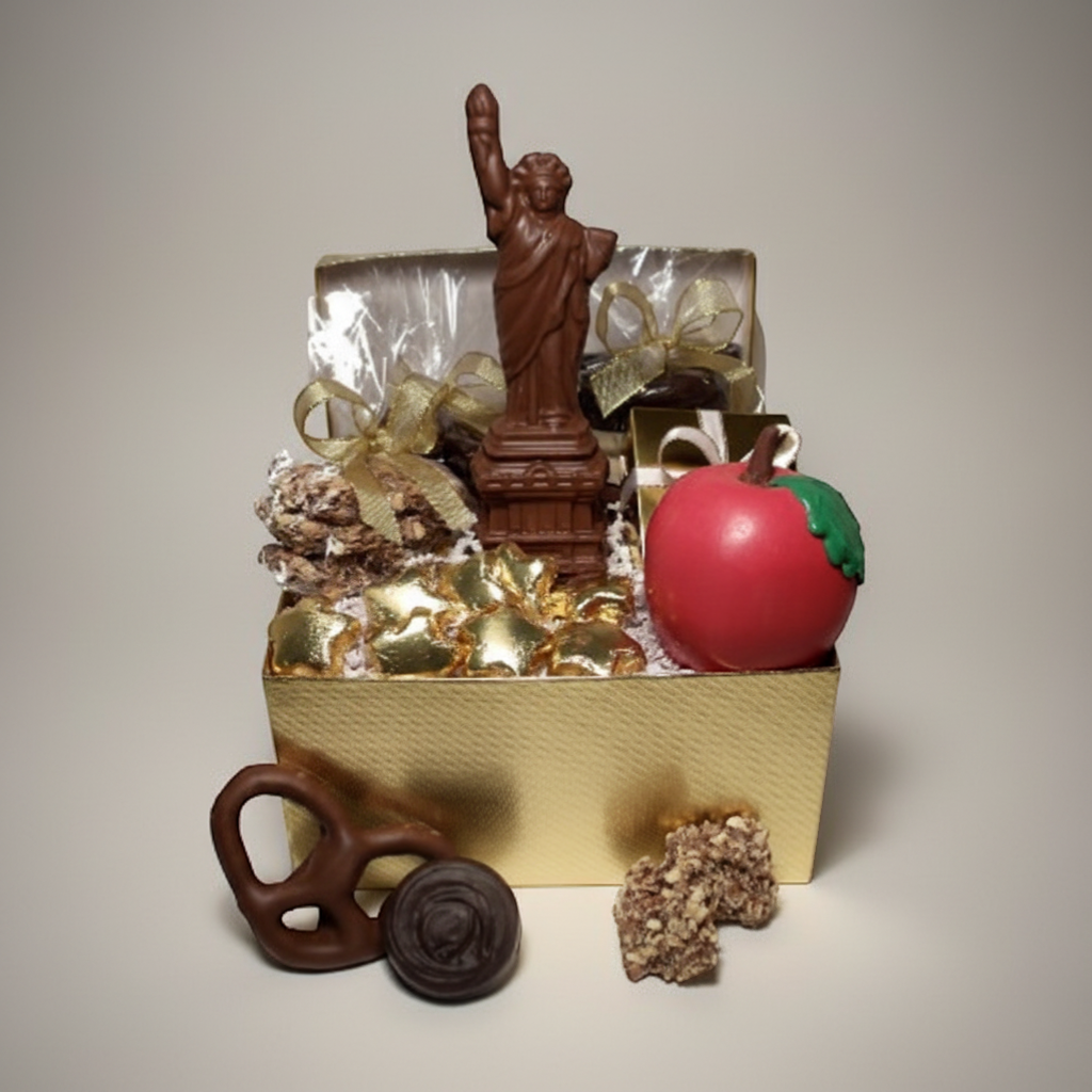 Enjou Chocolat Big Apple Gift Box with chocolate Statue of Liberty, chocolate apple, pretzels, buttercrunch, and assorted chocolates.
